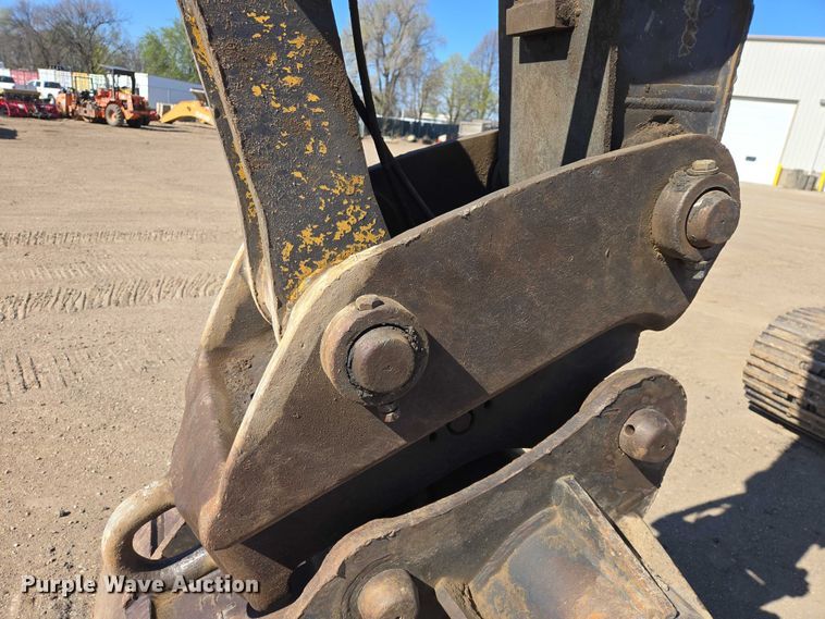 image for item EB1420 2007 John Deere 200D excavator