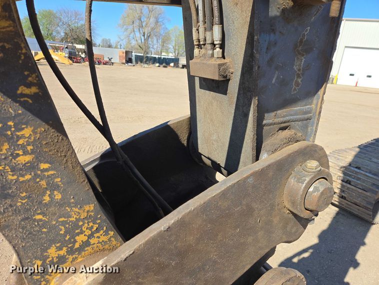 image for item EB1420 2007 John Deere 200D excavator