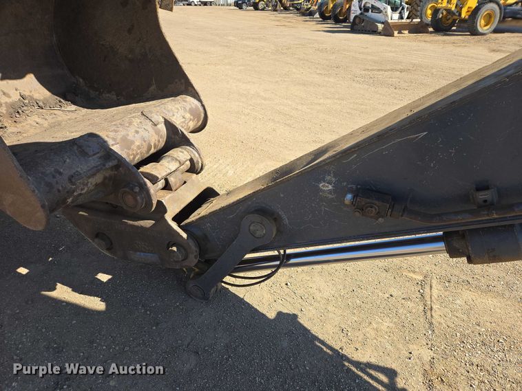 image for item EB1420 2007 John Deere 200D excavator