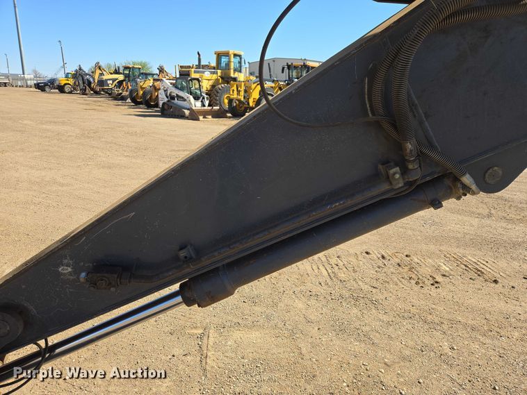 image for item EB1420 2007 John Deere 200D excavator
