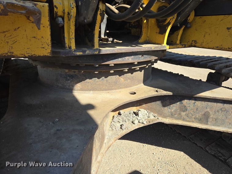 image for item EB1420 2007 John Deere 200D excavator