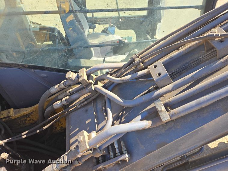 image for item EB1420 2007 John Deere 200D excavator