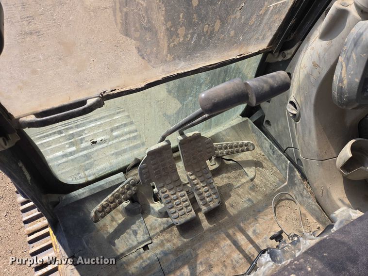 image for item EB1420 2007 John Deere 200D excavator