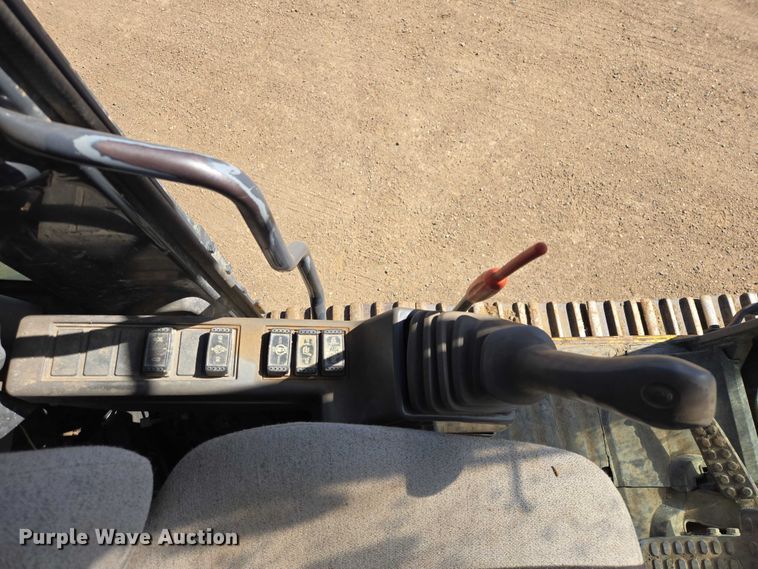 image for item EB1420 2007 John Deere 200D excavator