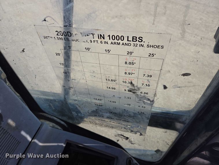 image for item EB1420 2007 John Deere 200D excavator
