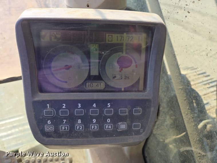 image for item EB1420 2007 John Deere 200D excavator