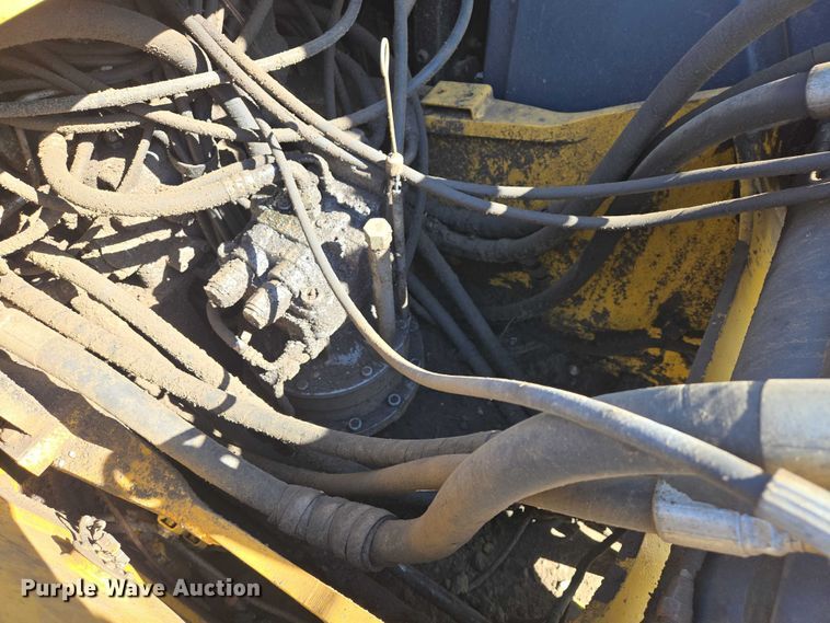image for item EB1420 2007 John Deere 200D excavator
