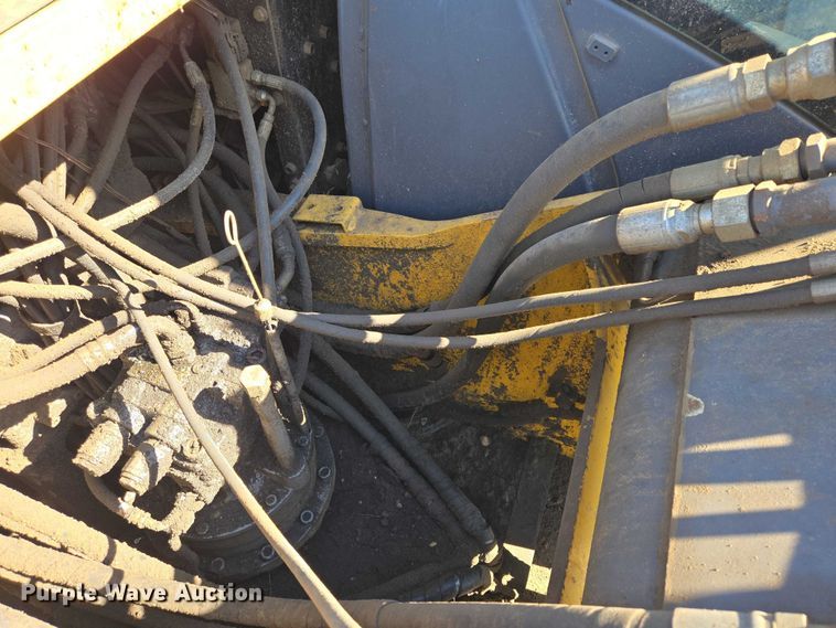 image for item EB1420 2007 John Deere 200D excavator
