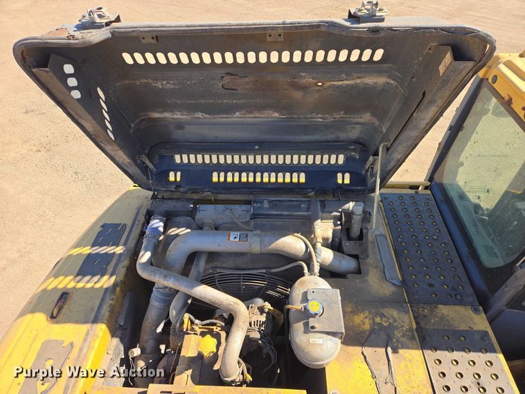 image for item EB1420 2007 John Deere 200D excavator