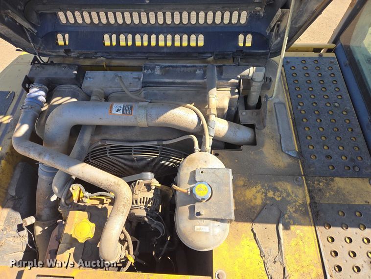 image for item EB1420 2007 John Deere 200D excavator
