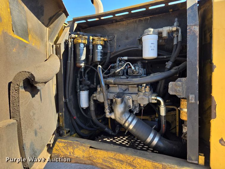 image for item EB1420 2007 John Deere 200D excavator