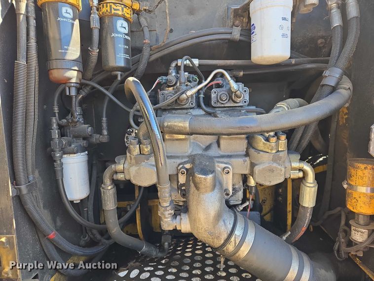 image for item EB1420 2007 John Deere 200D excavator