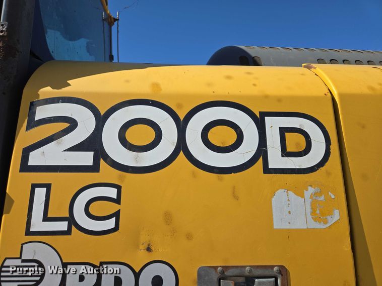 image for item EB1420 2007 John Deere 200D excavator