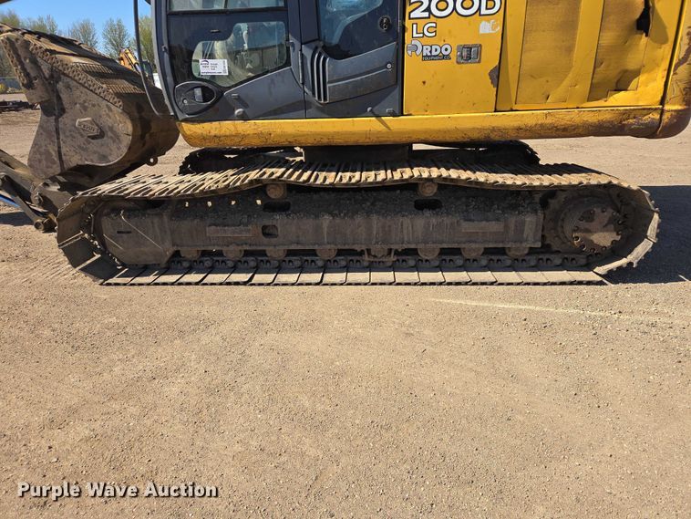image for item EB1420 2007 John Deere 200D excavator