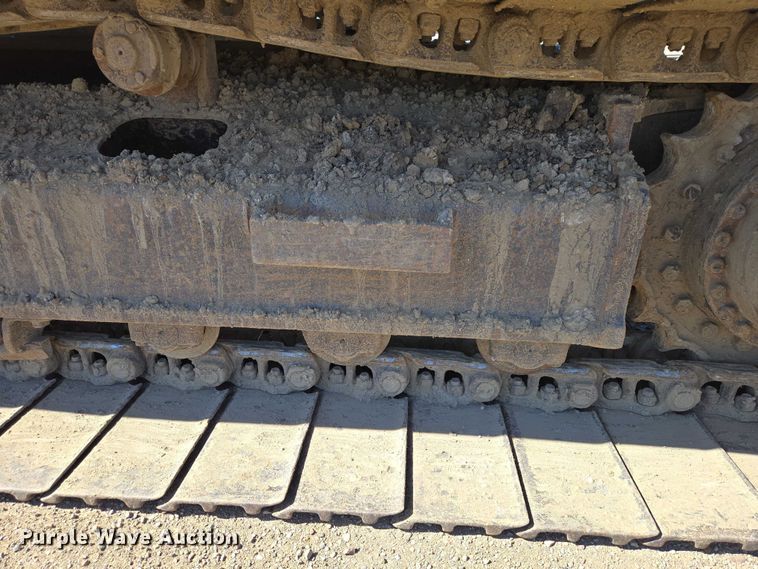 image for item EB1420 2007 John Deere 200D excavator