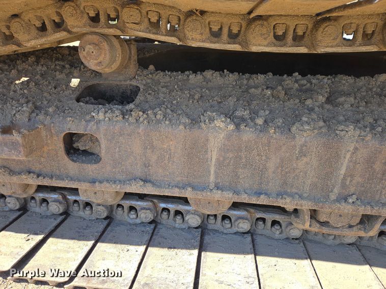 image for item EB1420 2007 John Deere 200D excavator