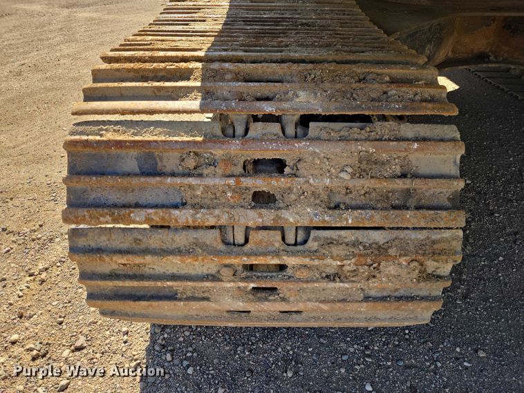 image for item EB1420 2007 John Deere 200D excavator