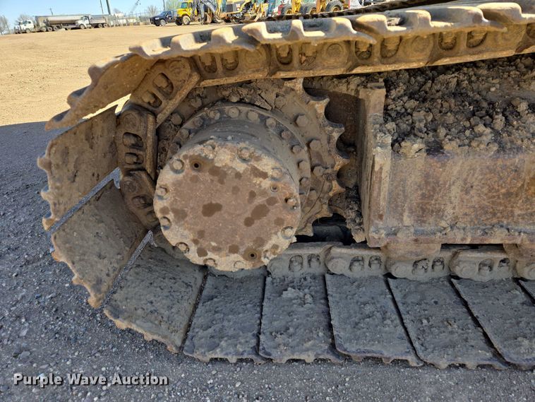 image for item EB1420 2007 John Deere 200D excavator