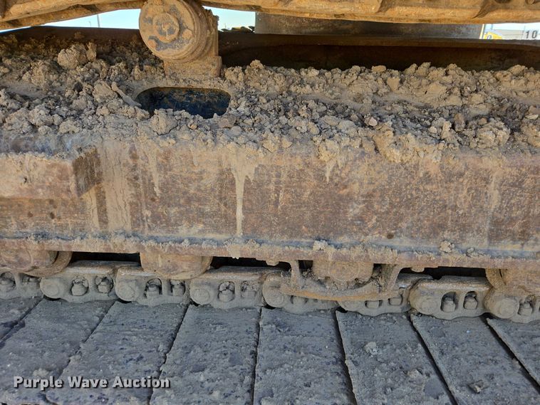 image for item EB1420 2007 John Deere 200D excavator