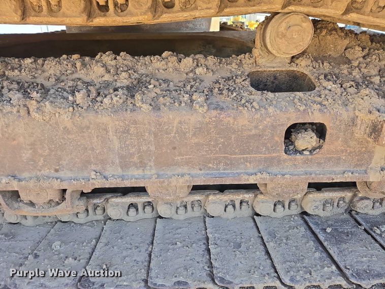 image for item EB1420 2007 John Deere 200D excavator