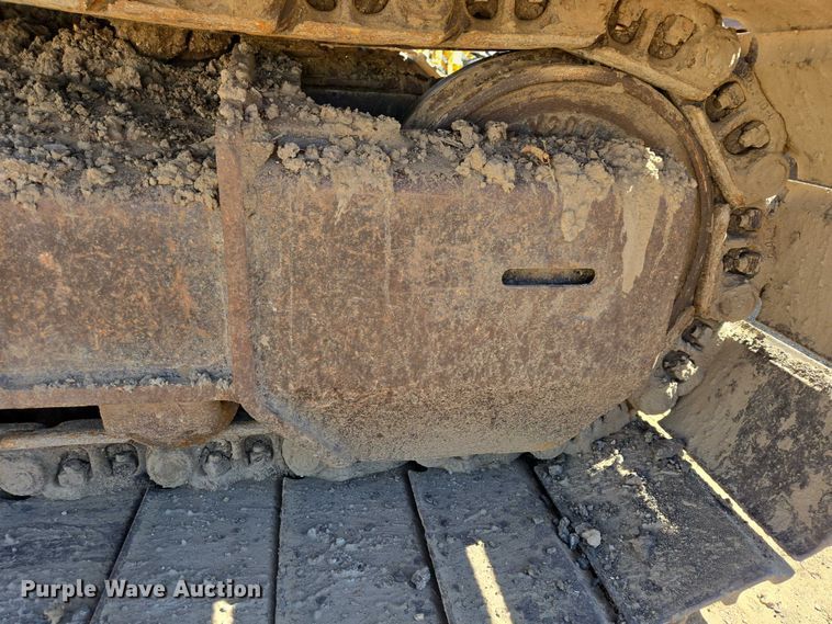 image for item EB1420 2007 John Deere 200D excavator