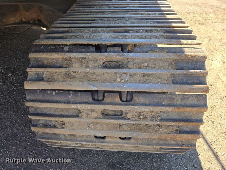 image for item EB1420 2007 John Deere 200D excavator