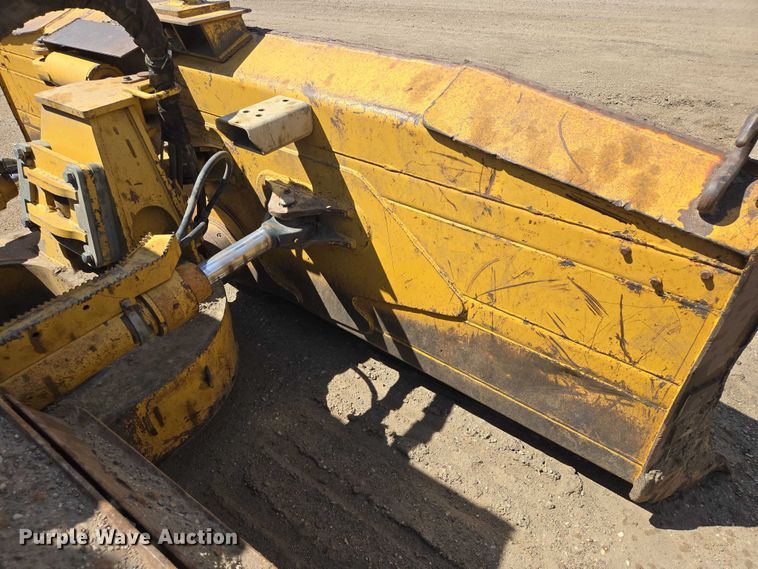 image for item EB1422 2006 John Deere 750J LGP dozer