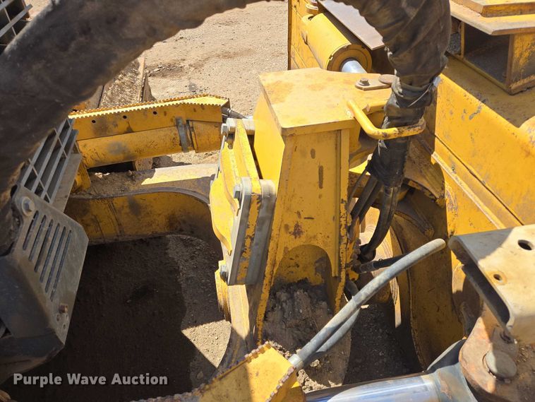 image for item EB1422 2006 John Deere 750J LGP dozer