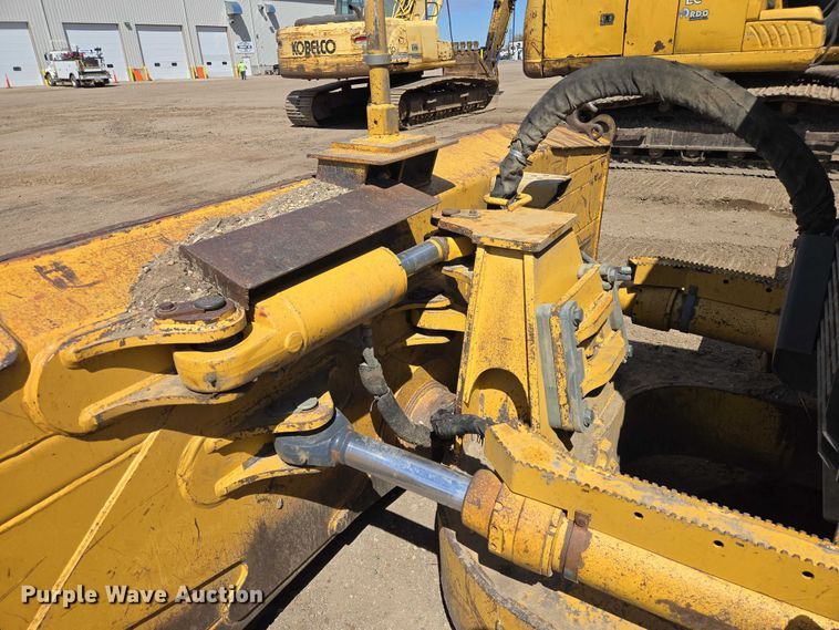 image for item EB1422 2006 John Deere 750J LGP dozer