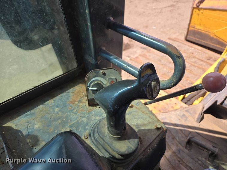 image for item EB1422 2006 John Deere 750J LGP dozer