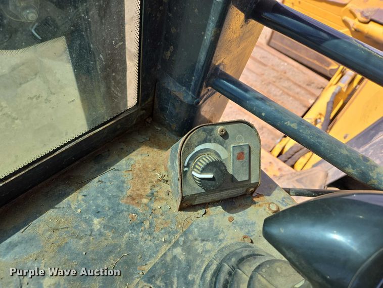 image for item EB1422 2006 John Deere 750J LGP dozer