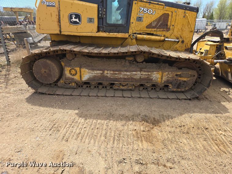 image for item EB1422 2006 John Deere 750J LGP dozer