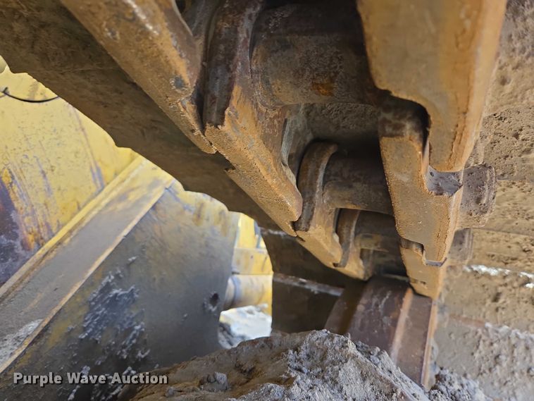 image for item EB1422 2006 John Deere 750J LGP dozer