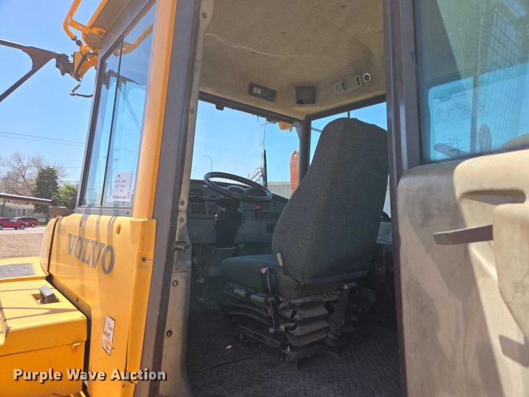 image for item EB1424 2003 Volvo A40D articulated haul truck