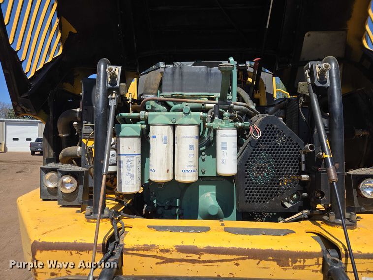image for item EB1424 2003 Volvo A40D articulated haul truck