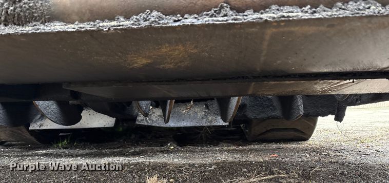 image for item EC8173 1999 Blaw-Knox PF-5510 paver