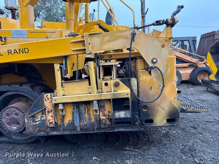 image for item EC8173 1999 Blaw-Knox PF-5510 paver