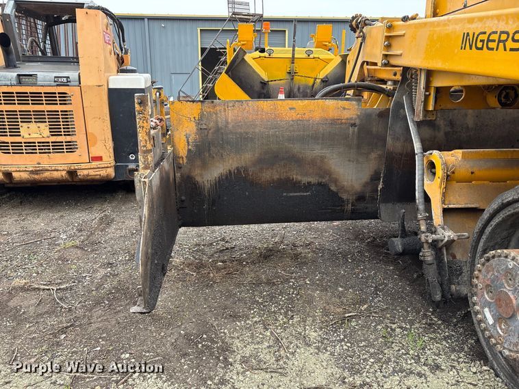 image for item EC8173 1999 Blaw-Knox PF-5510 paver