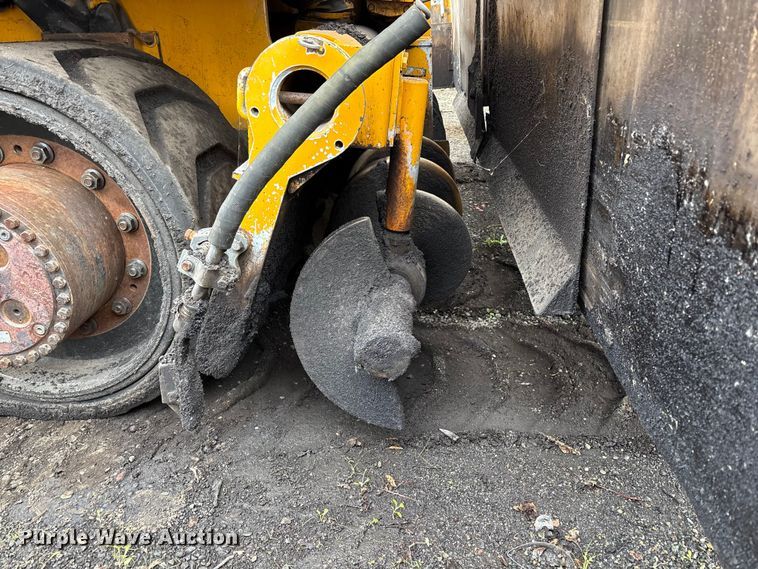 image for item EC8173 1999 Blaw-Knox PF-5510 paver