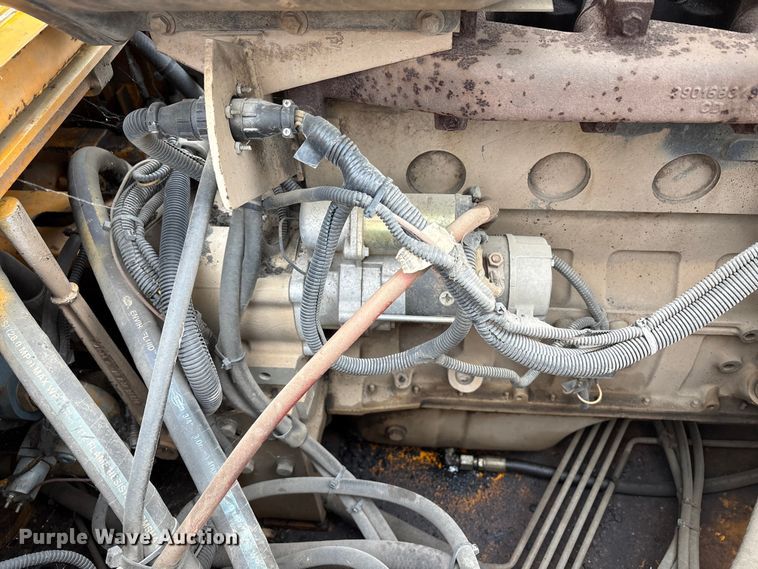 image for item EC8173 1999 Blaw-Knox PF-5510 paver