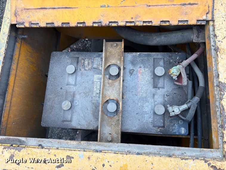 image for item EC8173 1999 Blaw-Knox PF-5510 paver