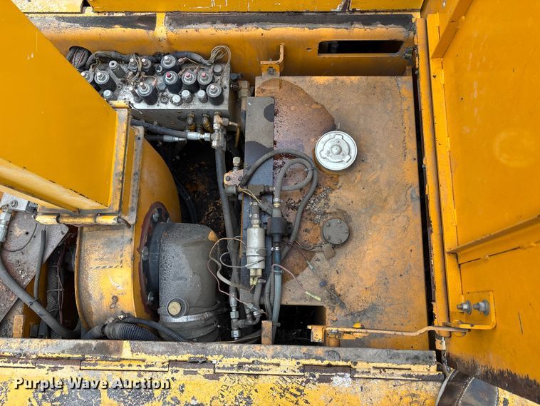 image for item EC8173 1999 Blaw-Knox PF-5510 paver