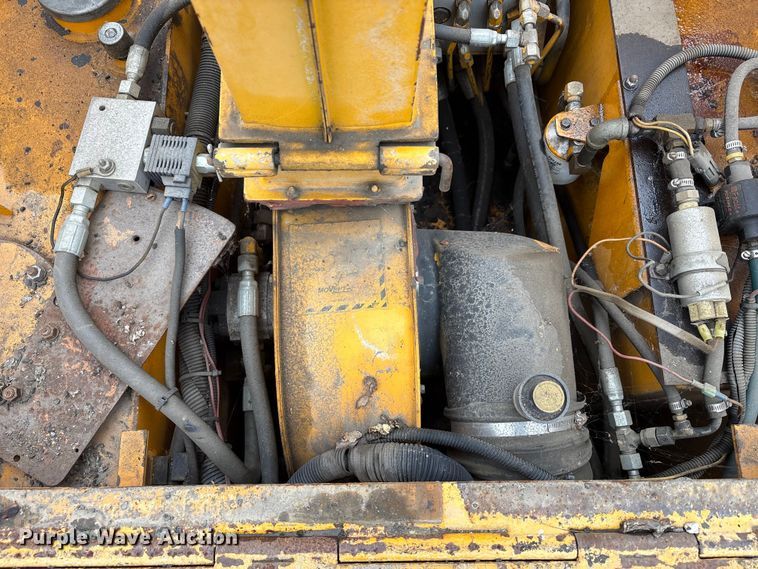 image for item EC8173 1999 Blaw-Knox PF-5510 paver