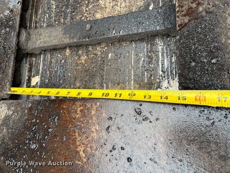 image for item EC8173 1999 Blaw-Knox PF-5510 paver