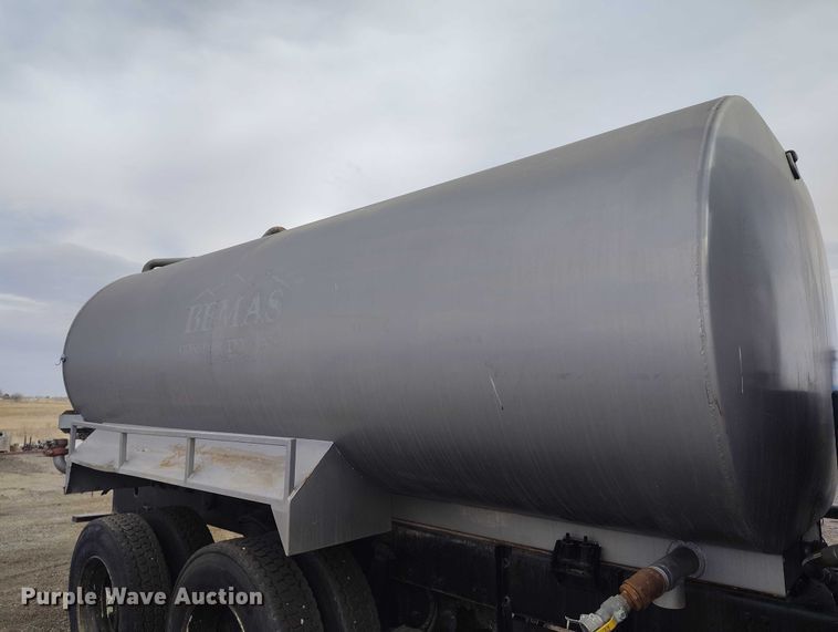 image for item ED0006 2007 Sterling LW4000 WT tank truck