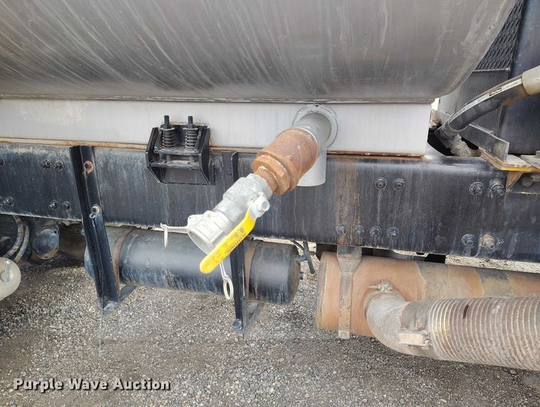 image for item ED0006 2007 Sterling LW4000 WT tank truck