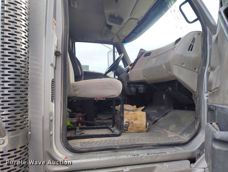 image for item ED0006 2007 Sterling LW4000 WT tank truck