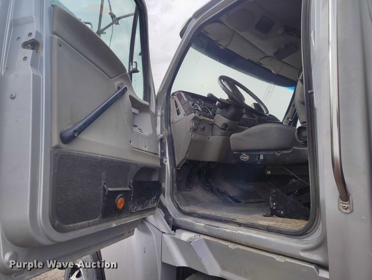 image for item ED0006 2007 Sterling LW4000 WT tank truck