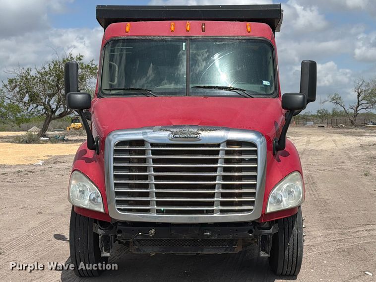 image for item ED5204 2013 Freightliner Cascadia dump truck
