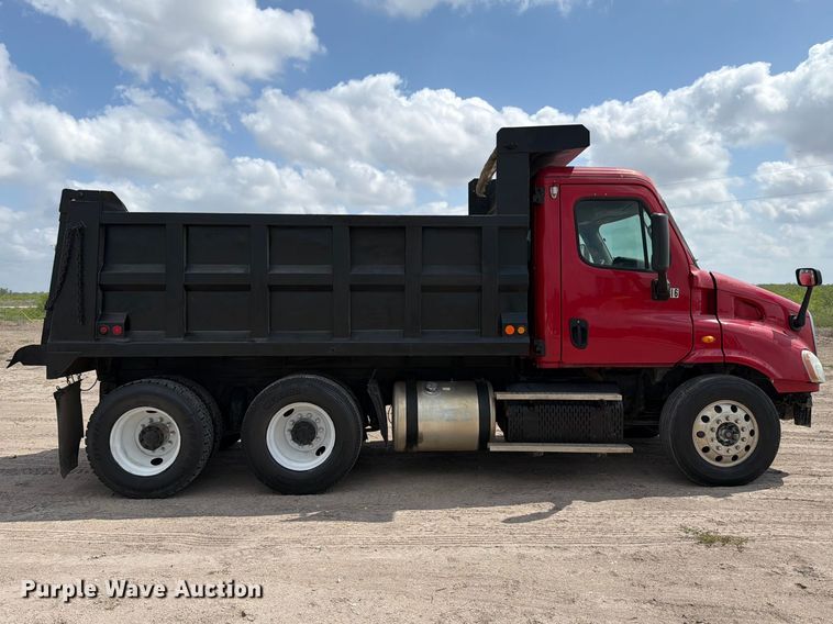 image for item ED5204 2013 Freightliner Cascadia dump truck